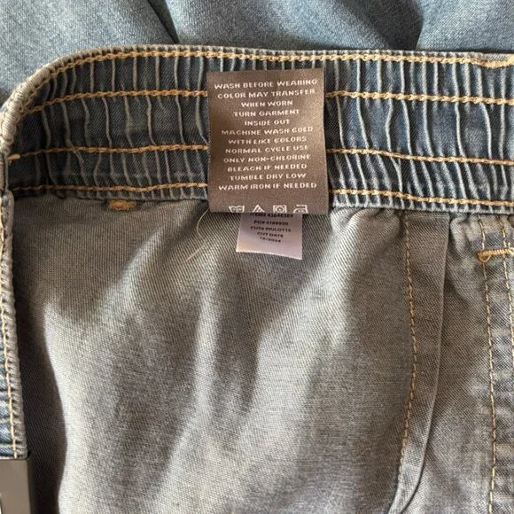 Torrid Blue Chambray High Rise Pull-On Lightweight Jeans - Size 18-20 - NWT - Picture 6 of 6